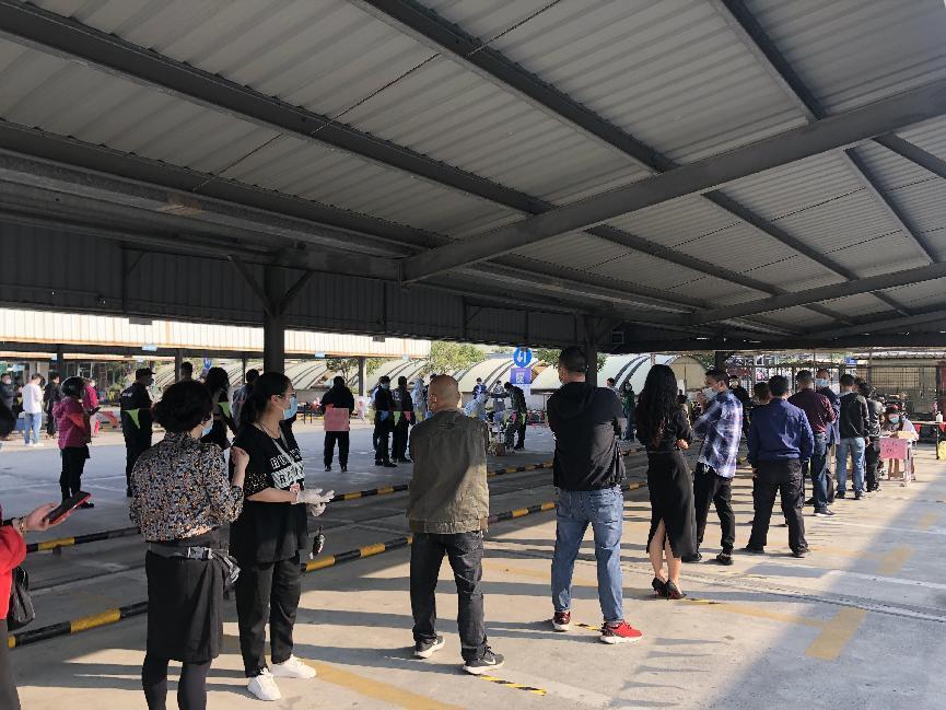 連續(xù)三天！錢江商城扎實(shí)做好市場(chǎng)從業(yè)人員核酸檢測(cè)工作