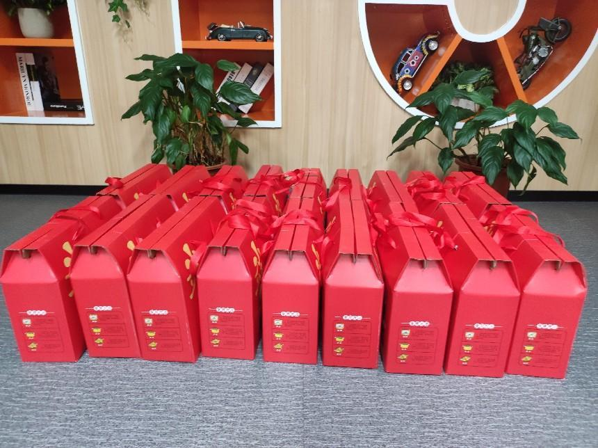 集團(tuán)工會為全體職工發(fā)放端午慰問品