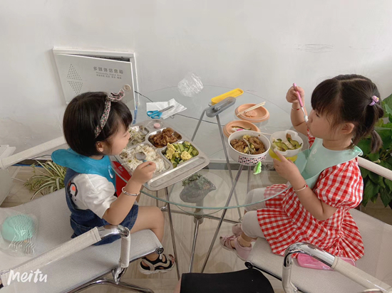 建華文創(chuàng)集團(tuán)開展“關(guān)愛職工子女”暑期特別活動