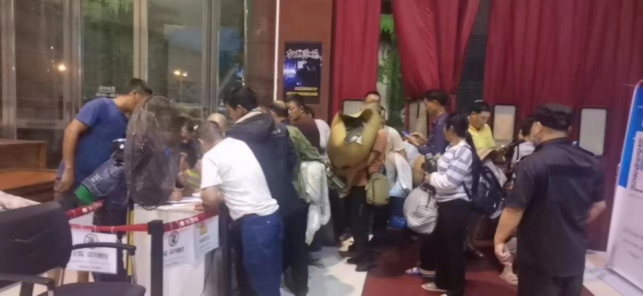 臺(tái)風(fēng)來(lái)襲 錢(qián)江商城做好轉(zhuǎn)移安置建筑工人保障工作