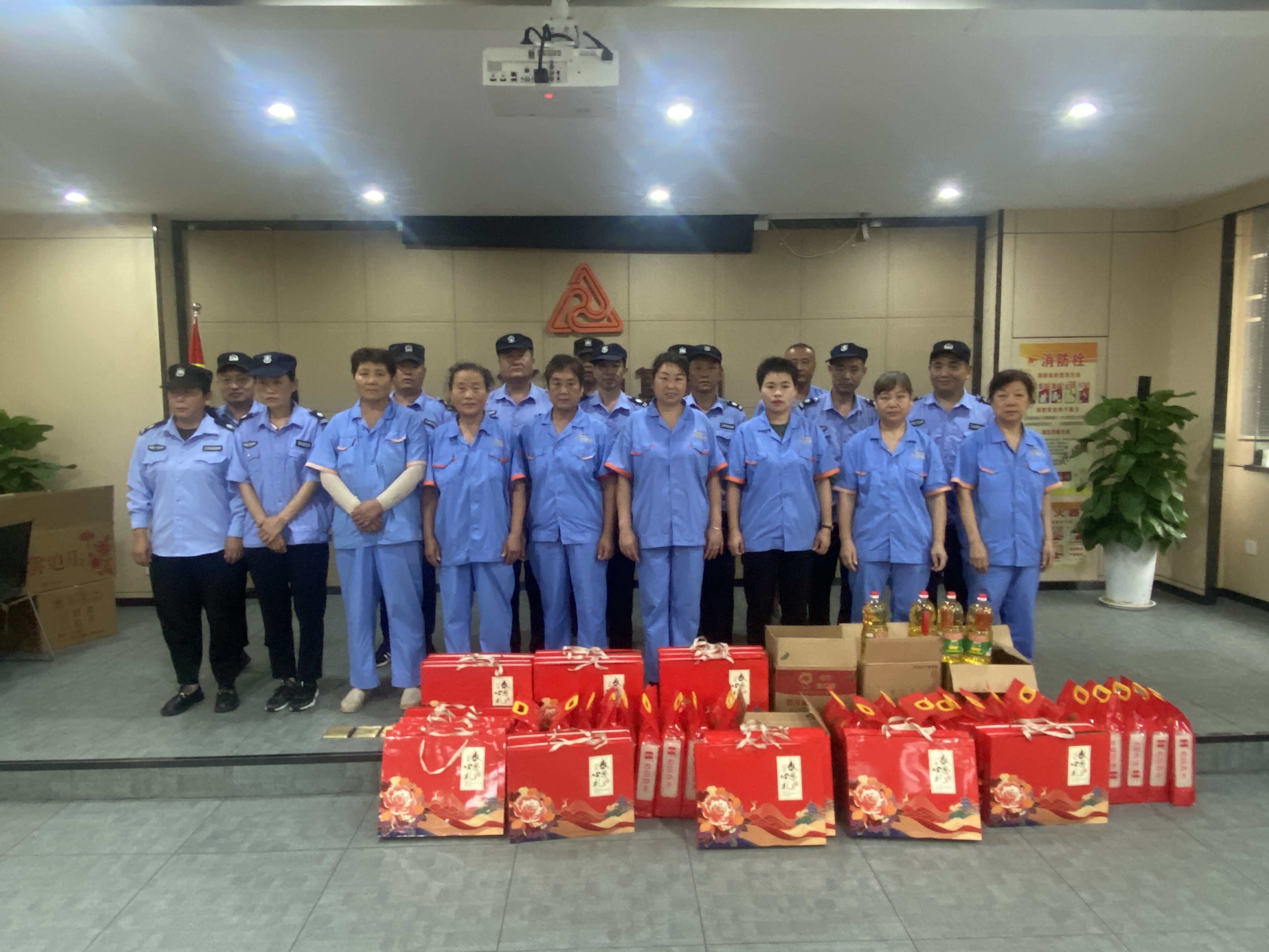 “濃情中秋節(jié)，慰問暖人心”——建華文創(chuàng)集團(tuán)工會開展一線職工慰問活動