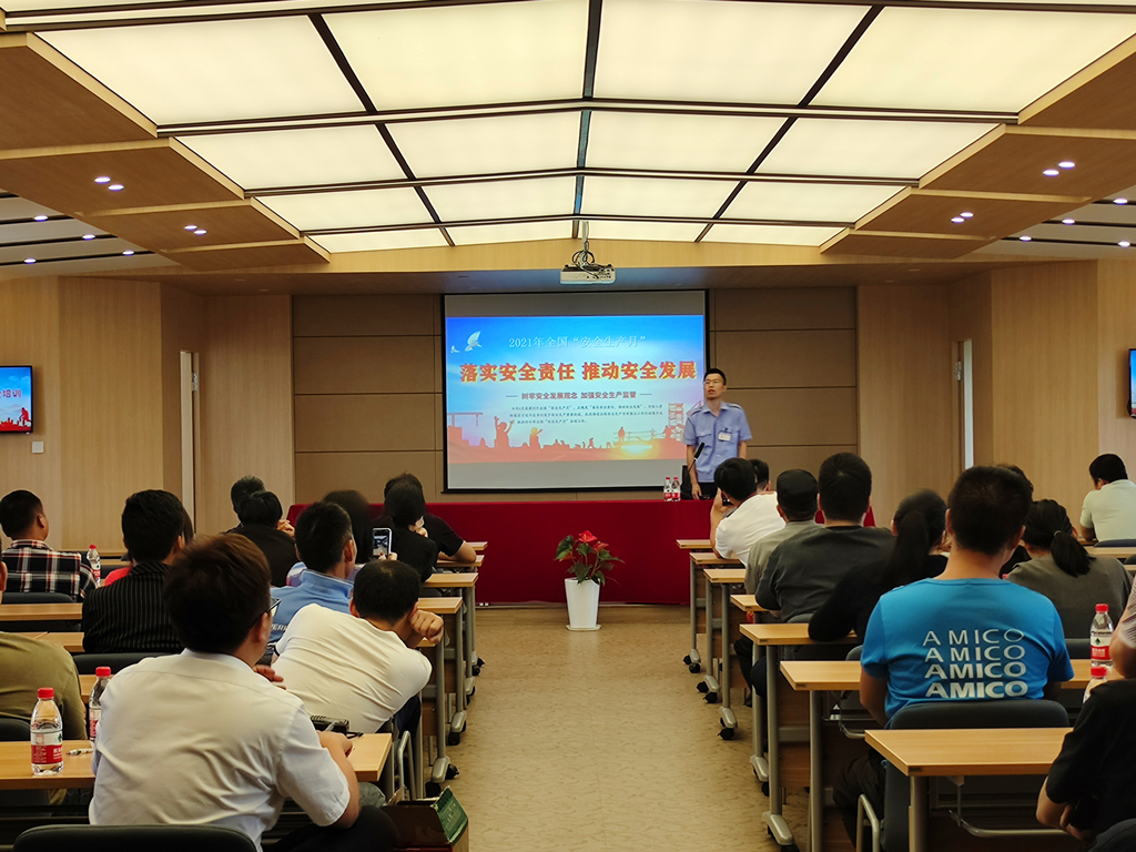 落實(shí)安全責(zé)任 推動安全發(fā)展 ——建華市場開展消防安全培訓(xùn)