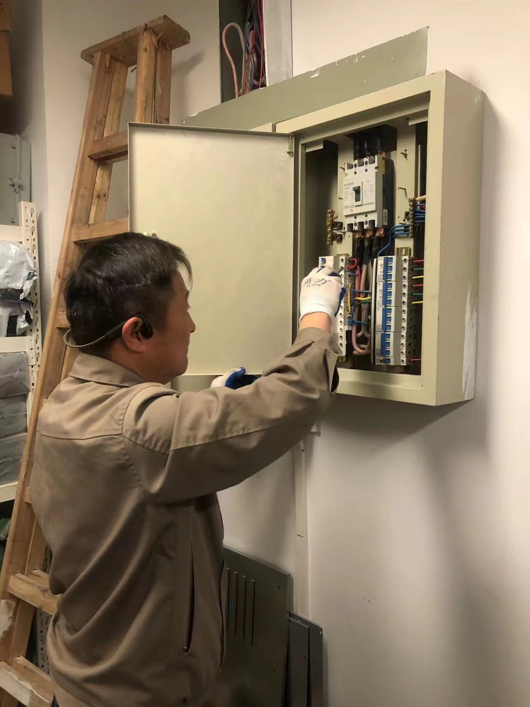 “嚴(yán)”字當(dāng)頭重排查，杜絕隱患予心安——文創(chuàng)園開展電路安全排查工作