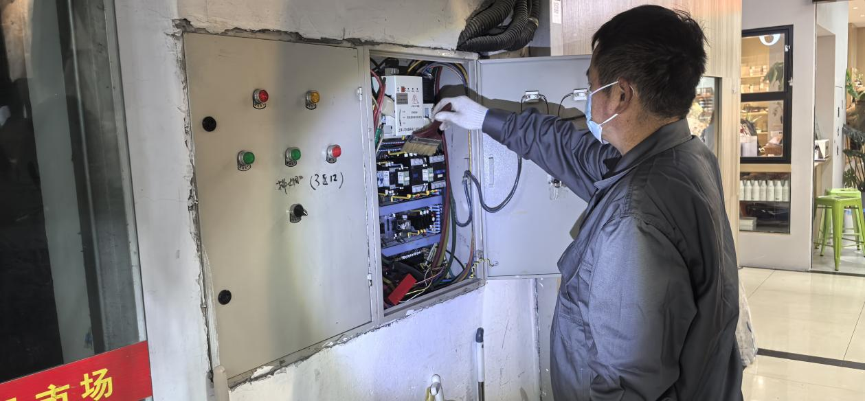 錢江商城排煙風機控制柜維護完成，安全保障再升級