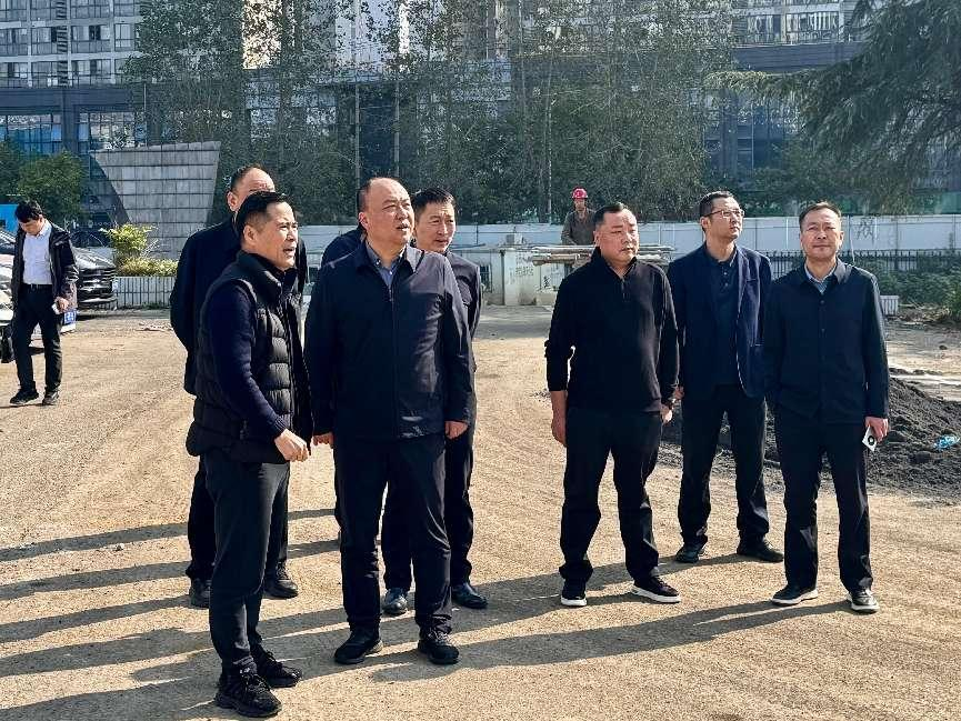 包河區(qū)委副書記、區(qū)長李煒一行蒞臨老廣電355潮流創(chuàng)意社區(qū)調(diào)研