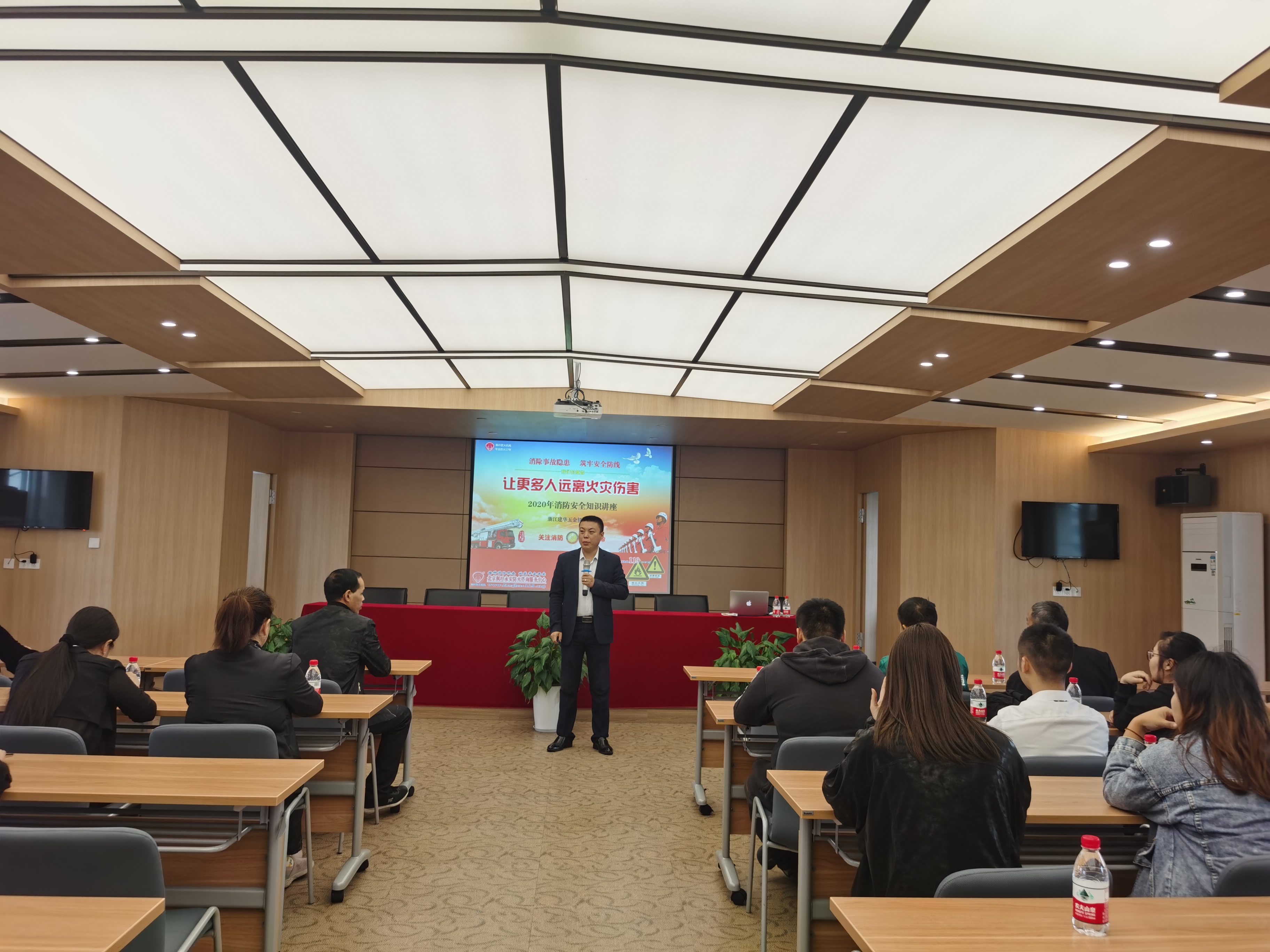 建華市場組織開展消防安全知識培訓