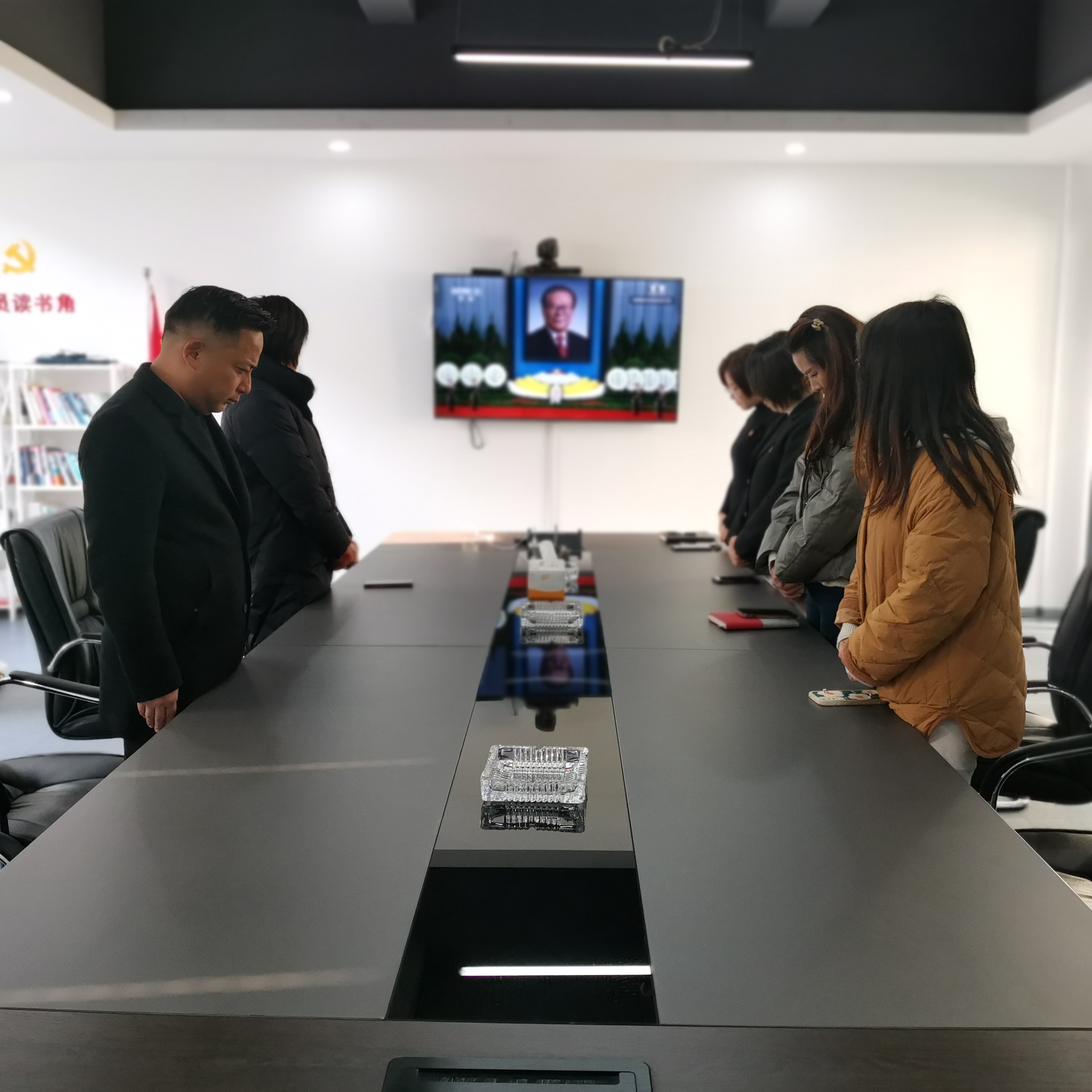 “沉痛哀悼、深切緬懷”——廬陽文創(chuàng)園收看江澤民同志追悼大會