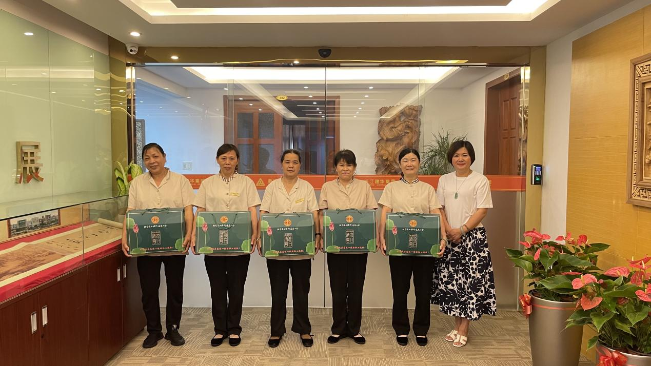 集團(tuán)工會開展高溫慰問活動