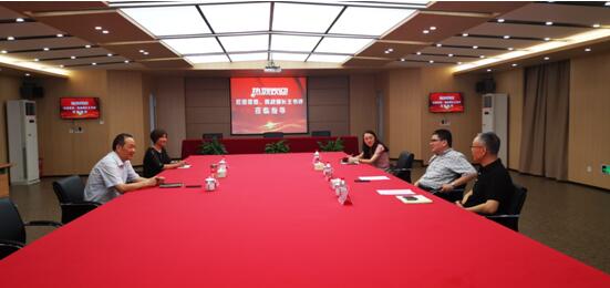 拱墅區(qū)委常委、統(tǒng)戰(zhàn)部長王書評蒞臨集團(tuán)指導(dǎo)