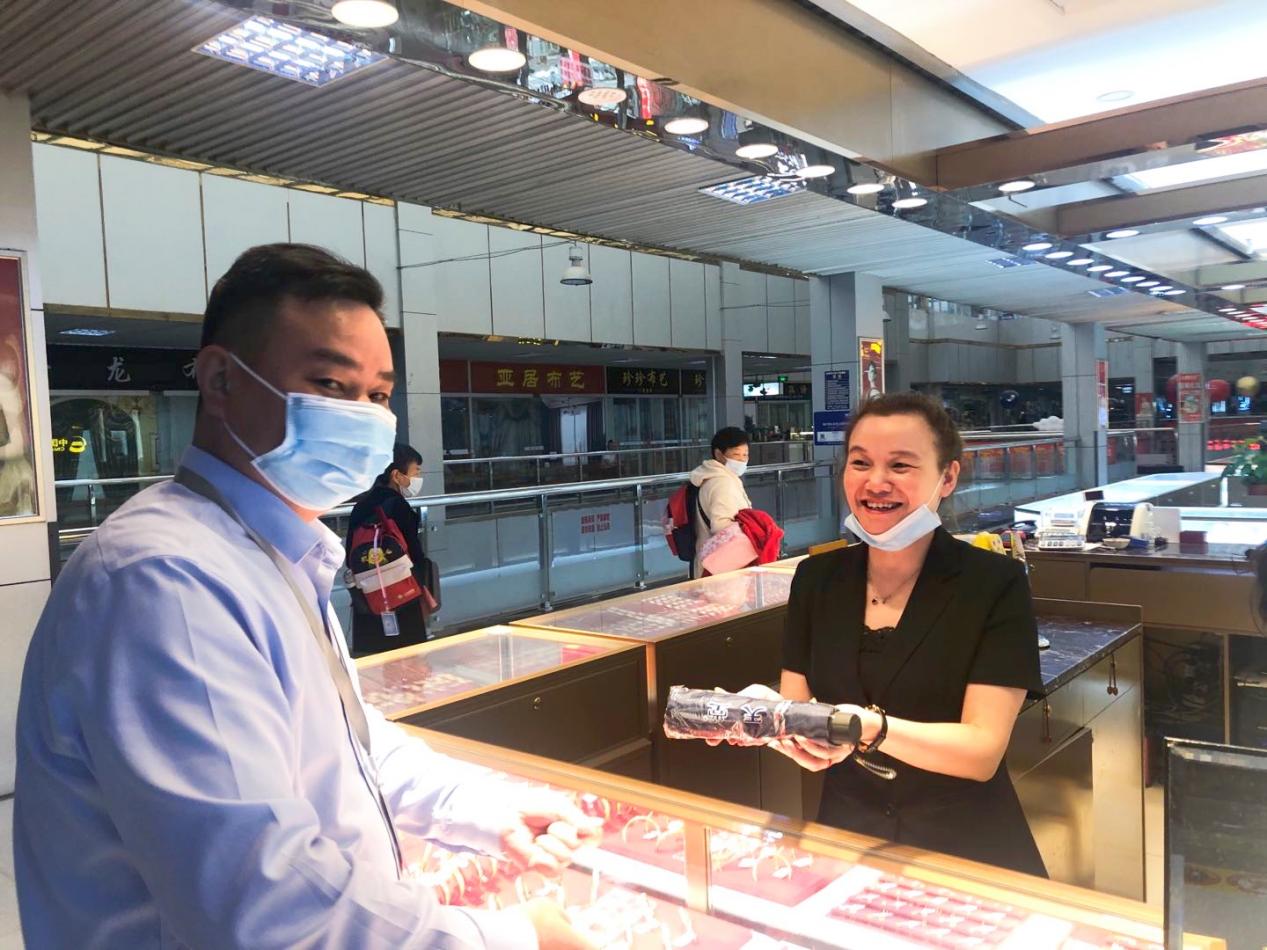 錢(qián)江商城又現(xiàn)見(jiàn)義勇為商戶(hù)