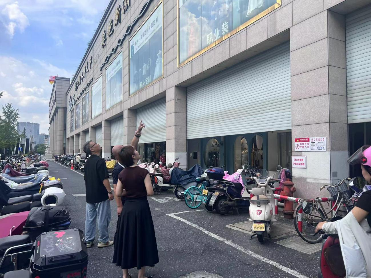 聞“風(fēng)”而動(dòng)，嚴(yán)陣以待錢(qián)江商城做好臺(tái)風(fēng)防御工作