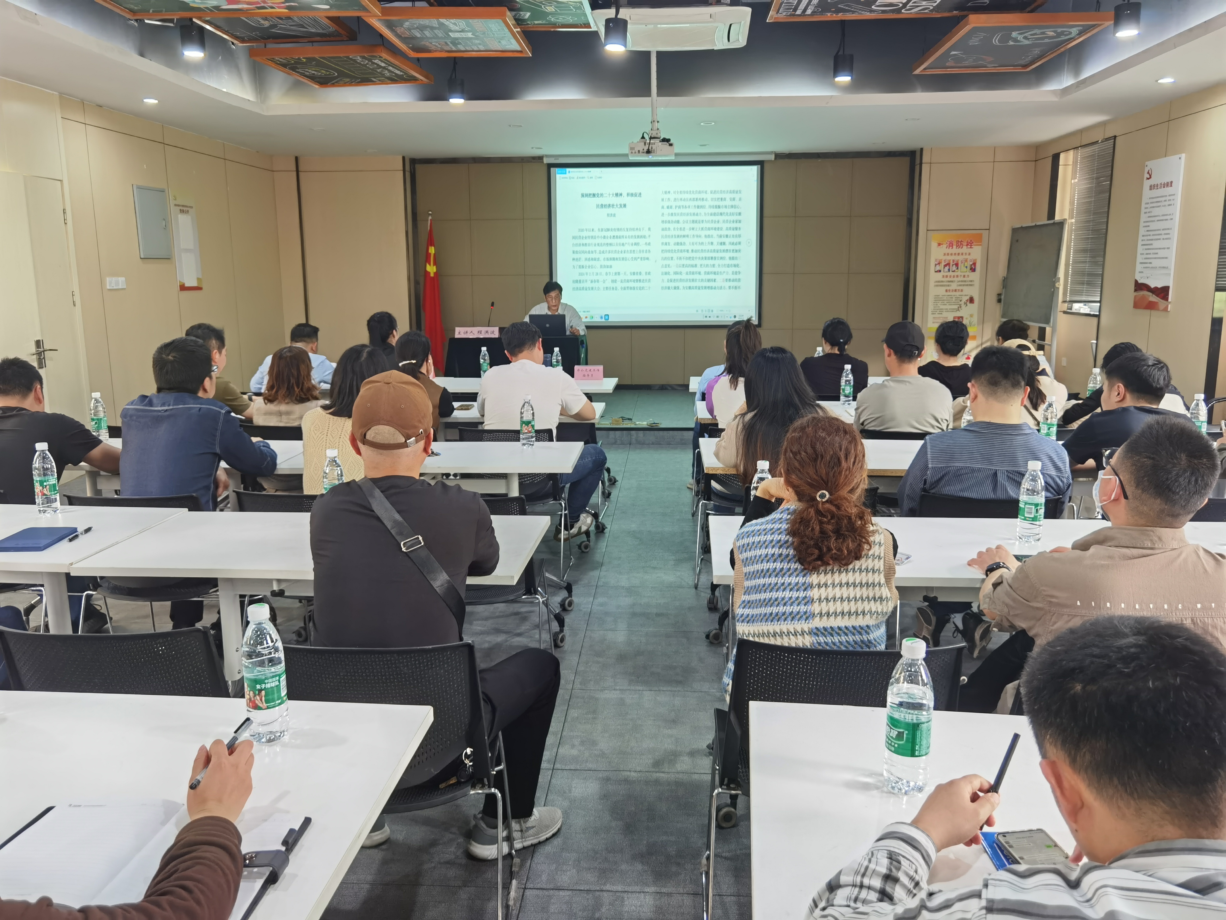 海棠街道第五批非公黨建工作指導(dǎo)員聯(lián)席會(huì)議在廬陽建華文創(chuàng)園順利召開