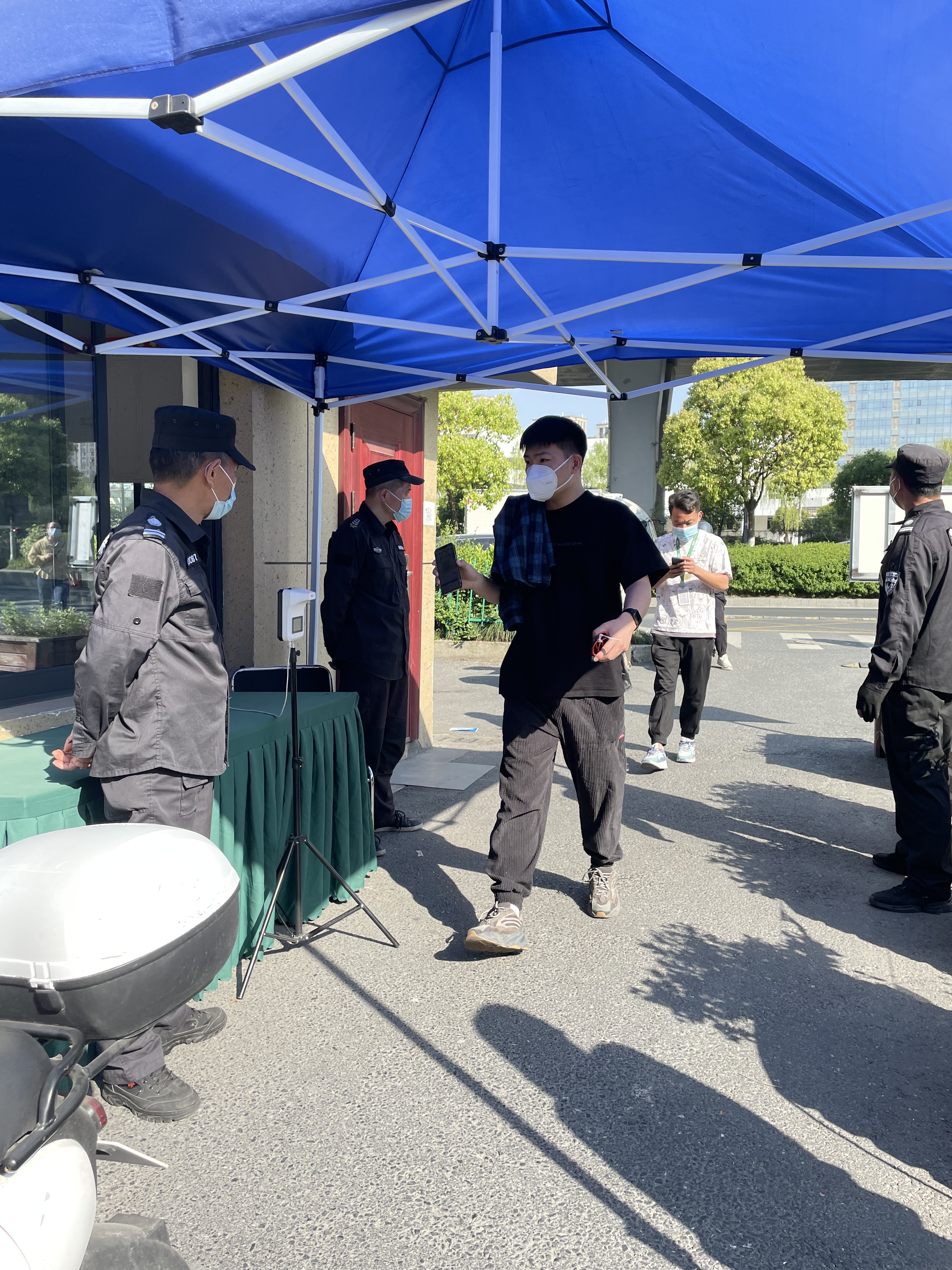 建華文創(chuàng)集團(tuán)積極強(qiáng)化掃碼核驗工作