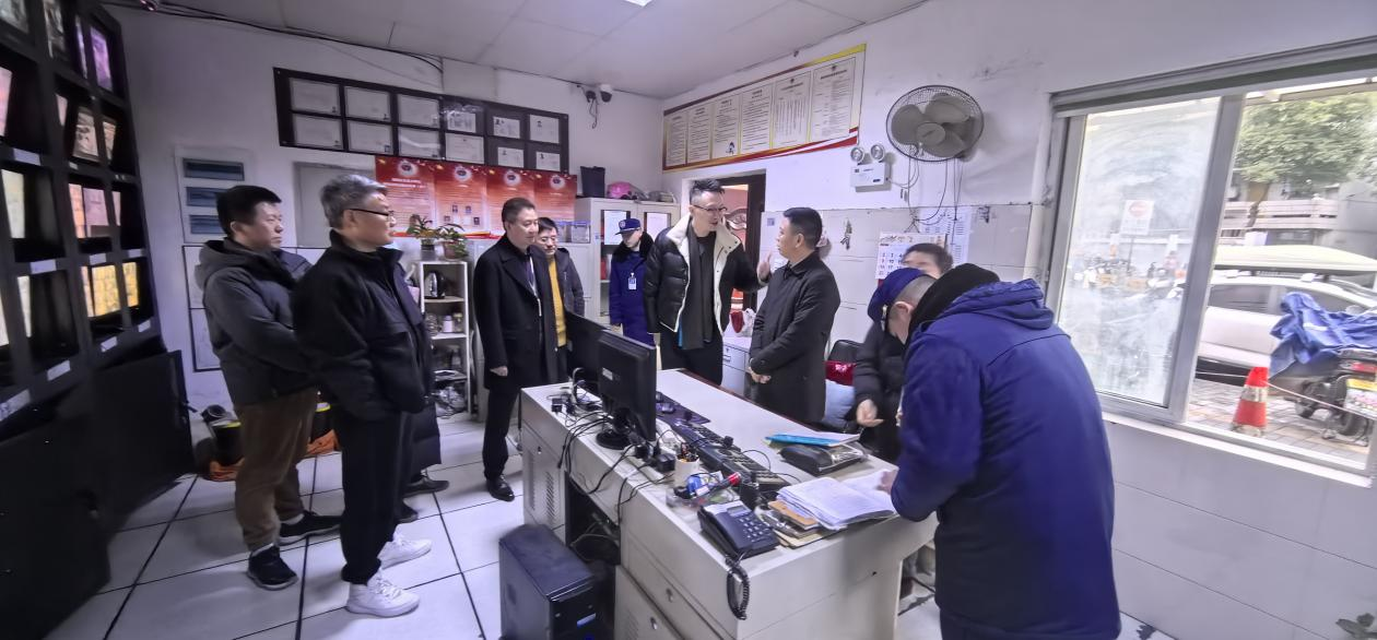 大關(guān)街道走訪錢(qián)江商城開(kāi)展安全生產(chǎn)專(zhuān)項(xiàng)檢查