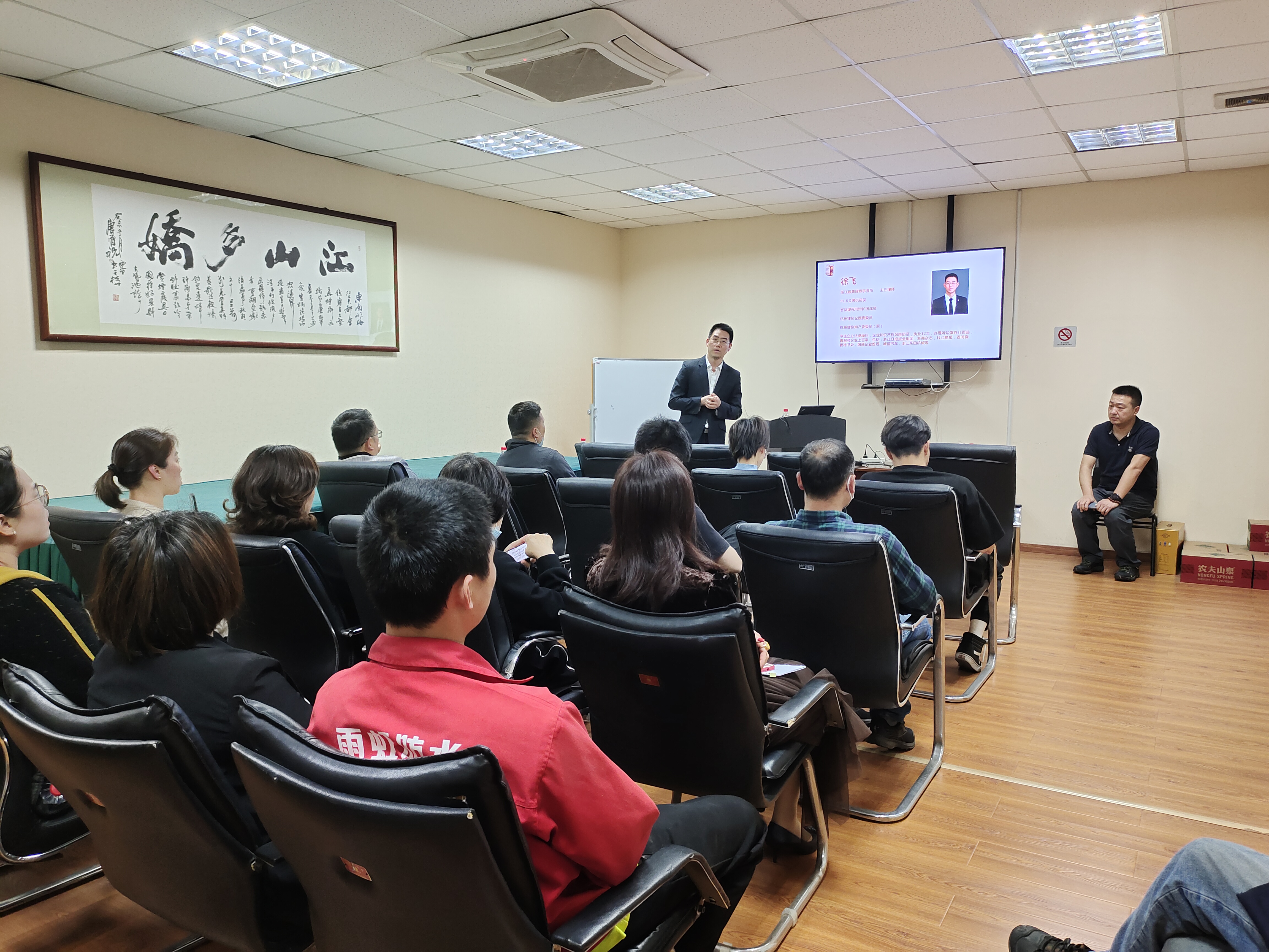 學(xué)習(xí)法律、尊法守法——建華市場開展法律知識(shí)講座