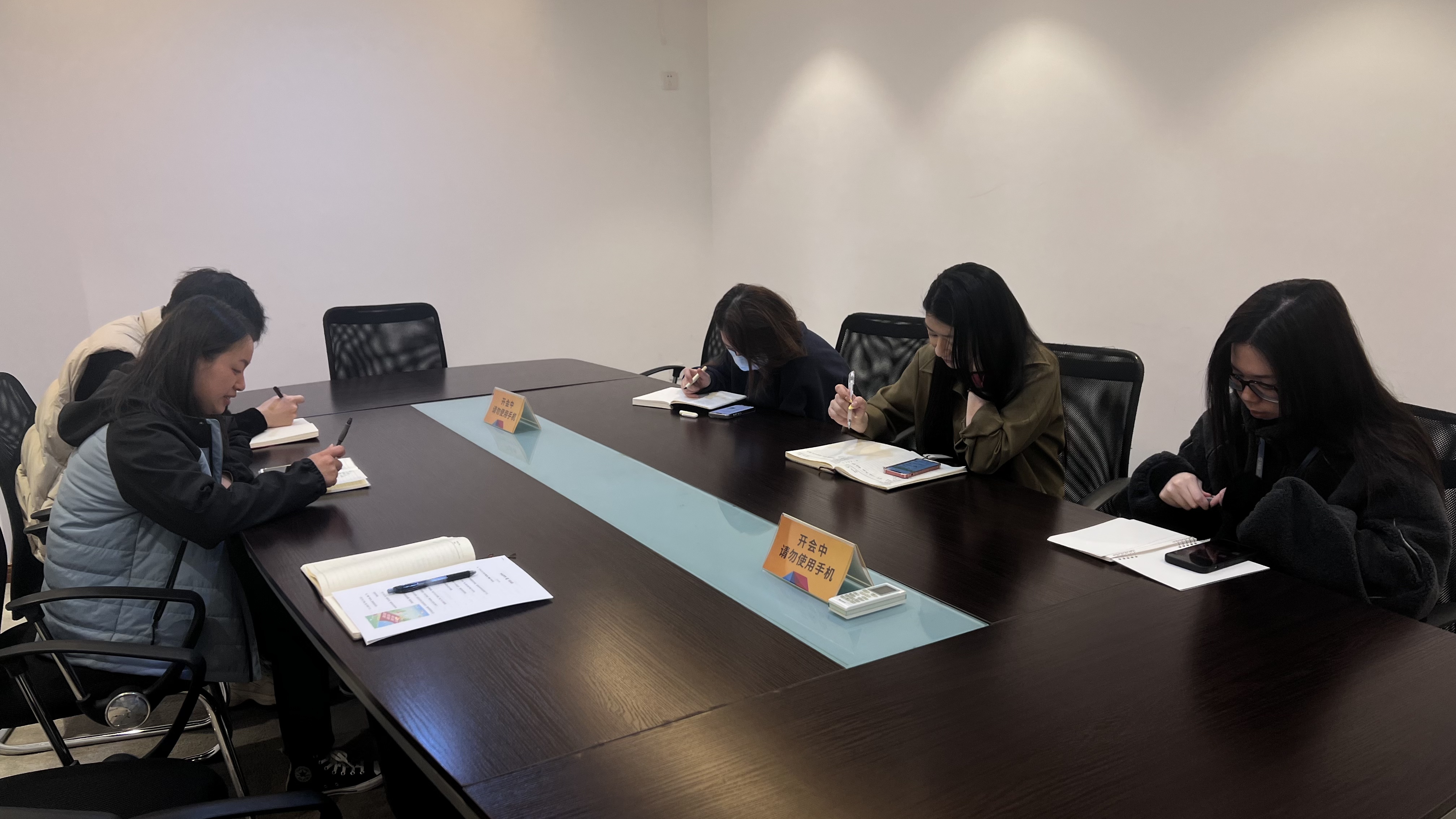 水晶城企劃組召開(kāi)1月活動(dòng)方案復(fù)盤(pán)總結(jié)會(huì)議