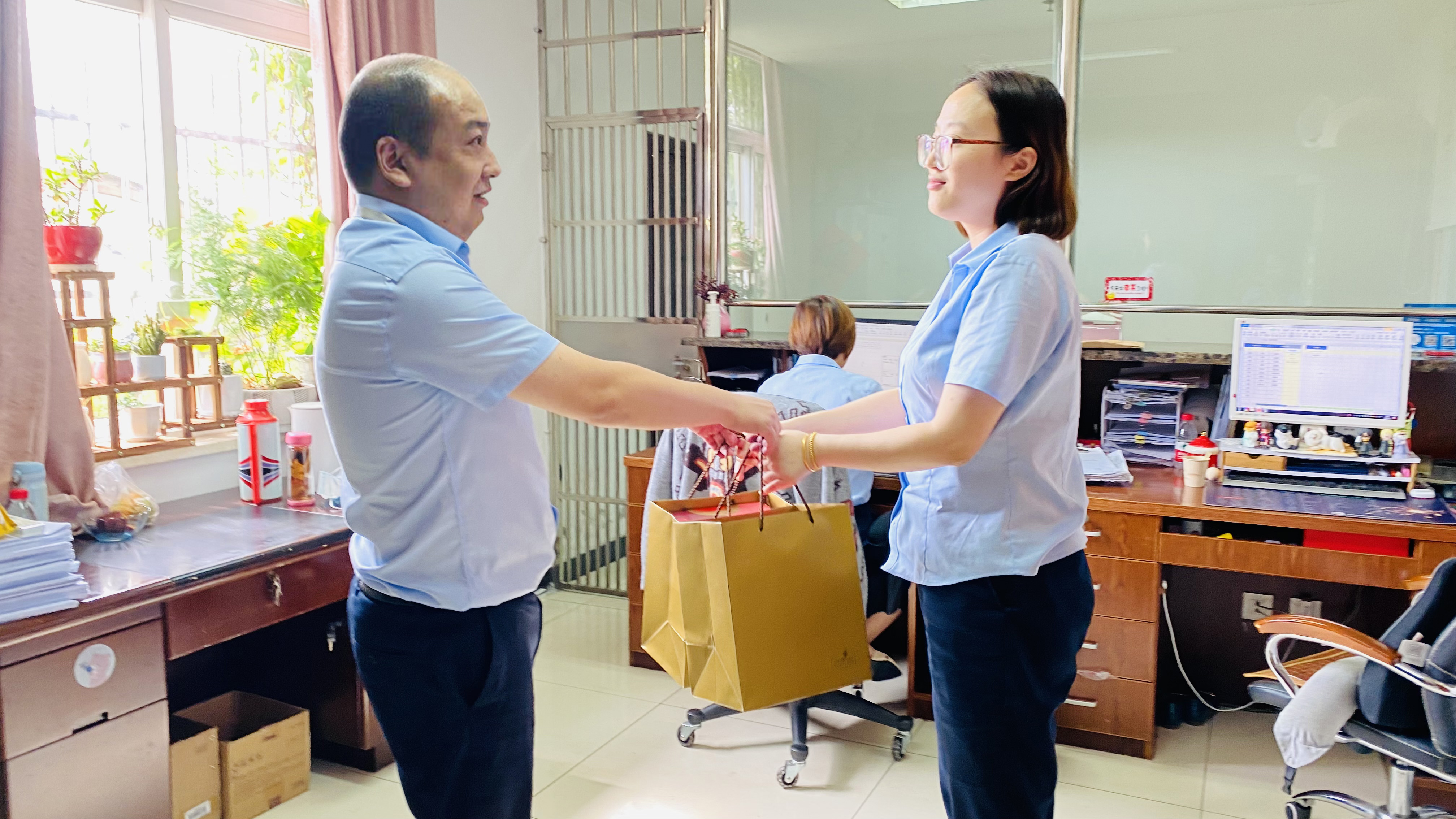 錢江商城為全員發(fā)放中秋福利彰顯人文關懷