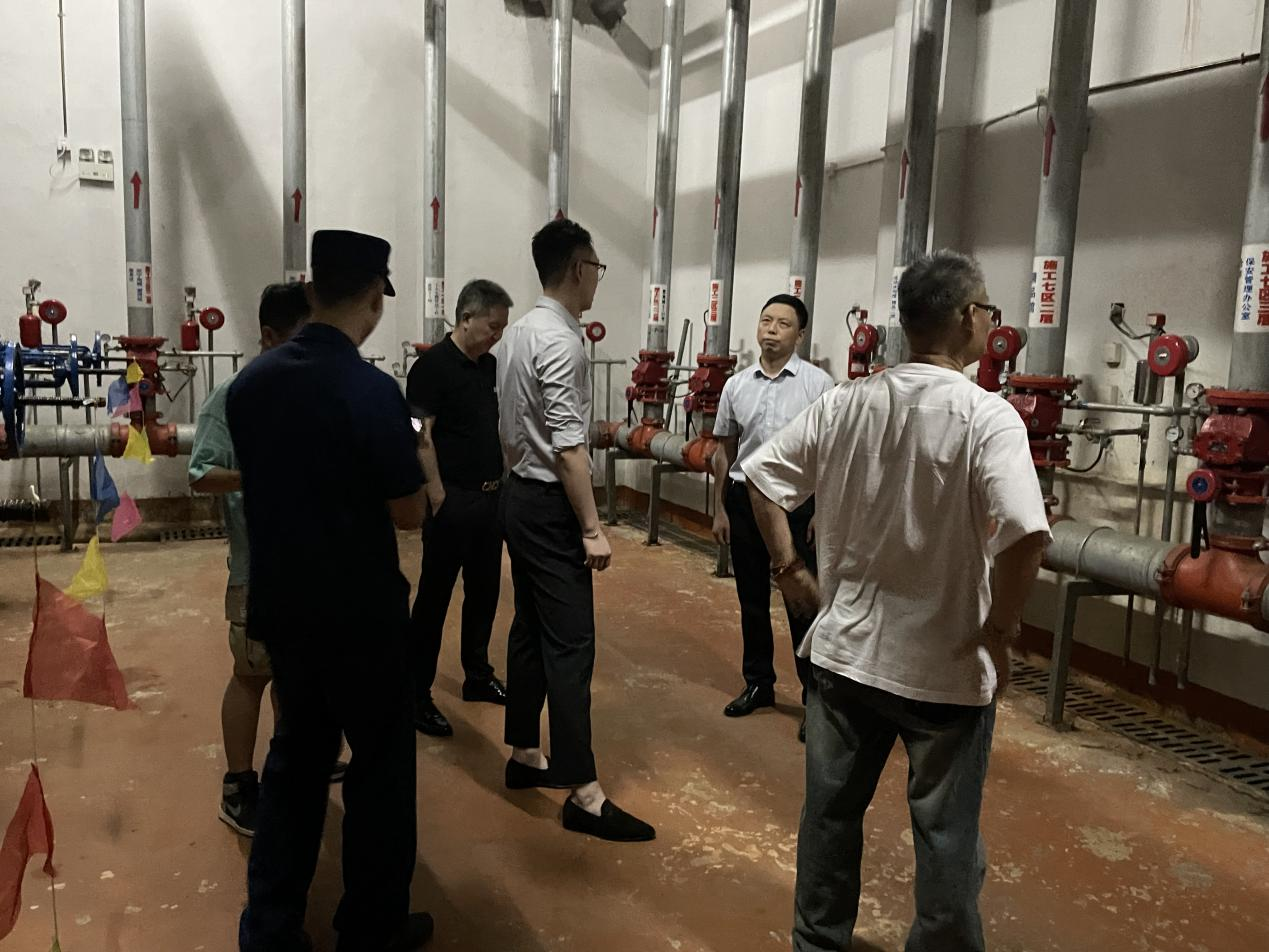 大關(guān)街道領(lǐng)導節(jié)前走訪錢江商城開展安全生產(chǎn)檢查工作