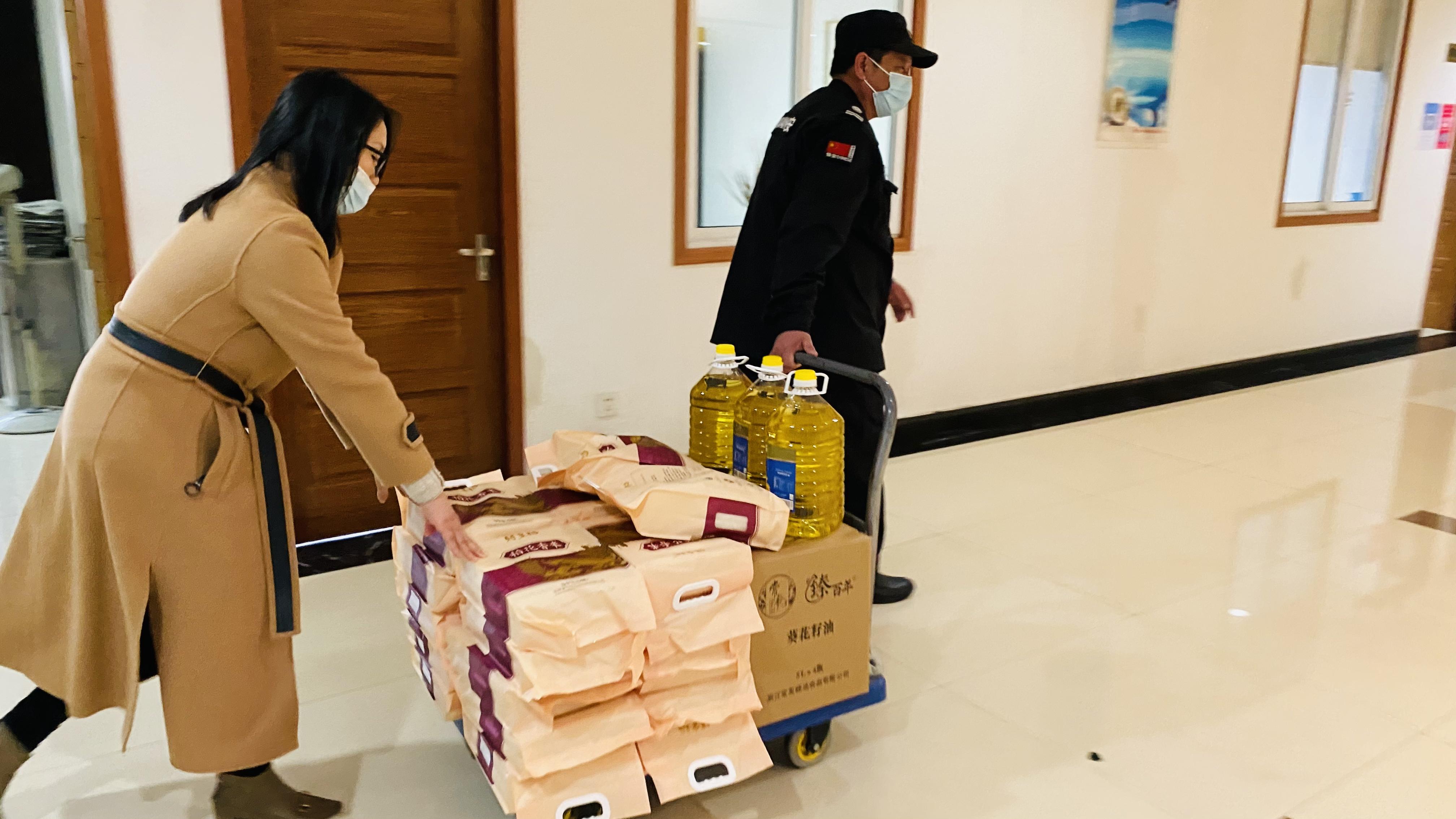 心系員工，溫暖新春！ 錢江商城為全體員工發(fā)放春節(jié)福利