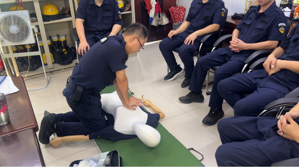 錢(qián)江商城安全組開(kāi)展應(yīng)急救援培訓(xùn)筑牢安全防線(xiàn)