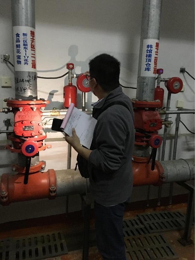 大關(guān)街道西一社區(qū)走訪錢(qián)江商城開(kāi)展消防安全檢查