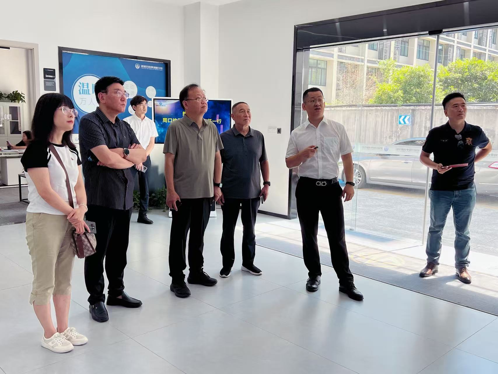 河南省周口市仲裁委員會(huì)主任孔令奎一行赴律威調(diào)解中心調(diào)研