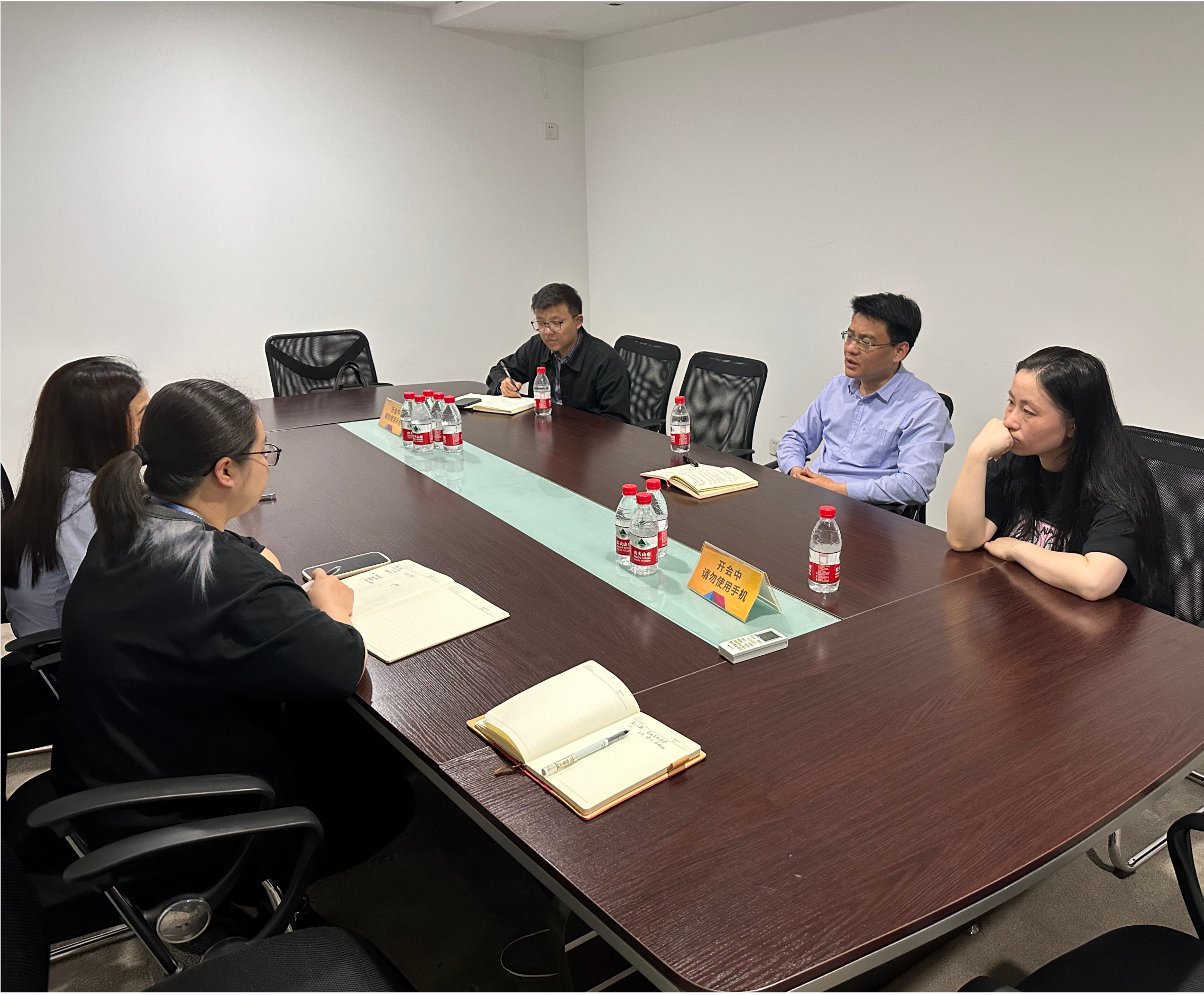 拱墅區(qū)人力社保局田開波副局長蒞臨水晶城調研