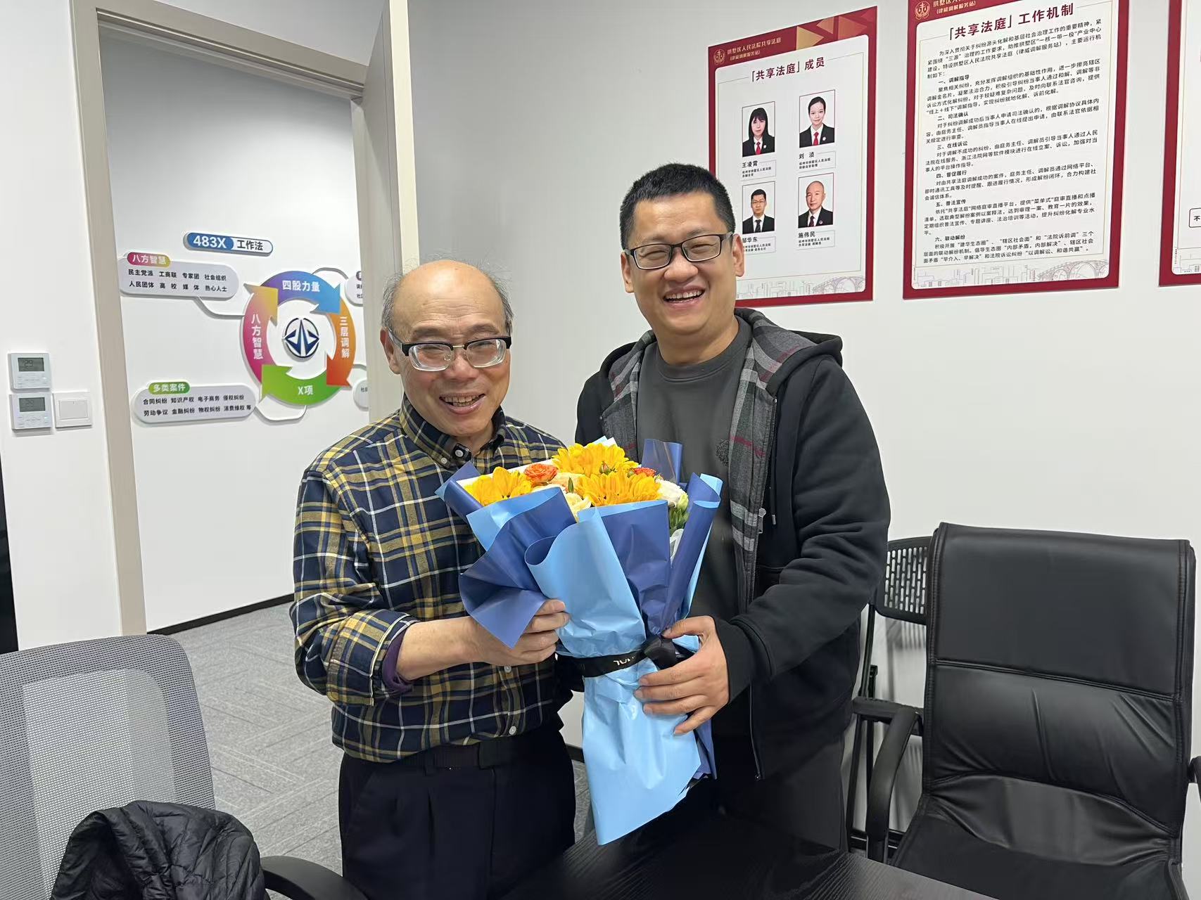 調(diào)解中心暖心慶生，共筑和諧調(diào)解大家庭