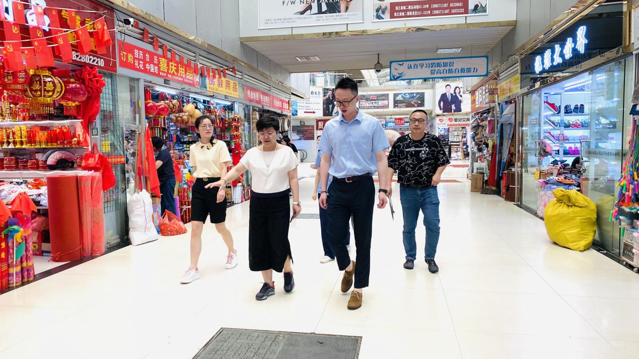 大關(guān)街道黨工委書(shū)記黃蘇萍走訪錢江商城 開(kāi)展安全生產(chǎn)檢查工作