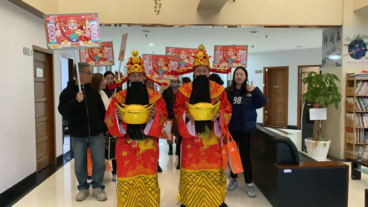 正月十五元宵到，財(cái)神到來，請接福！