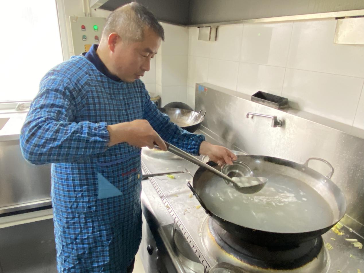 小小湯圓慶元宵，濃濃真情暖人心