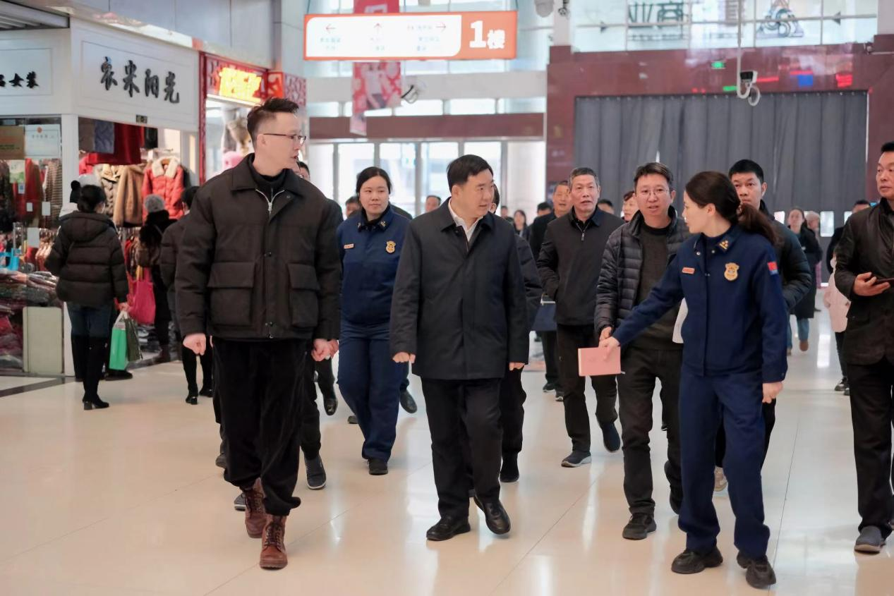 省、市、區(qū)領(lǐng)導(dǎo)蒞臨錢江商城指導(dǎo)安全生產(chǎn)工作