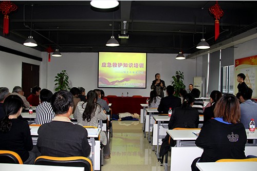 20131024建華文創(chuàng)園黨支部舉辦應(yīng)急救護(hù)知識培訓(xùn) (1).jpg