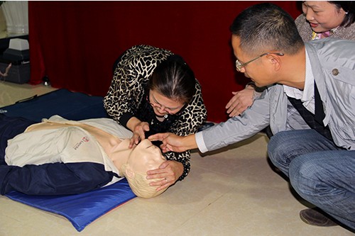 20131024建華文創(chuàng)園黨支部舉辦應(yīng)急救護(hù)知識培訓(xùn) (3).jpg