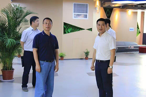 20160818拱墅區(qū)委常委、組織部李煒蒞臨杭州建華文創(chuàng)集團(tuán)總部調(diào)研指導(dǎo) (3).jpg
